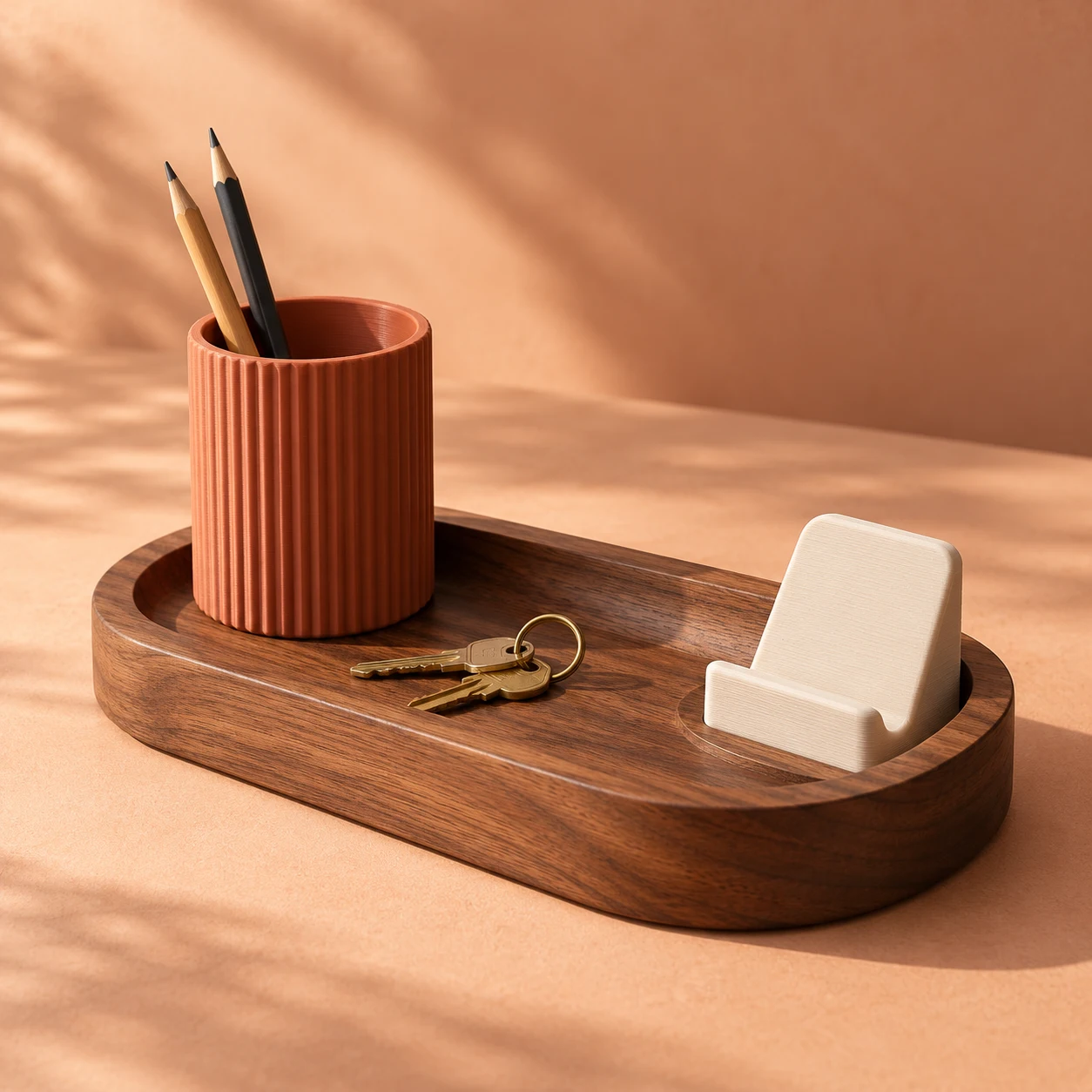ภาพแนวคิดถาดไม้วอลนัทจับคู่กับกระบอกใส่ดินสอ 3D Print สีดินเผา